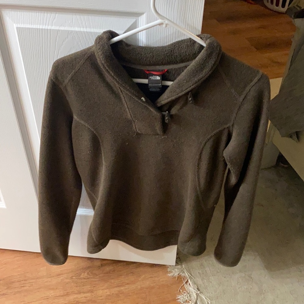 North face pull over